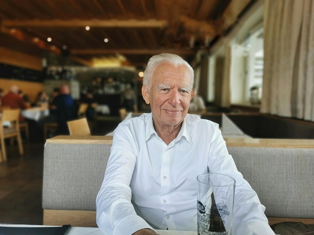 asamblea vecinal organizando una campaña de apoyo local